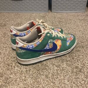 Nike Dunk Low Foam Finger